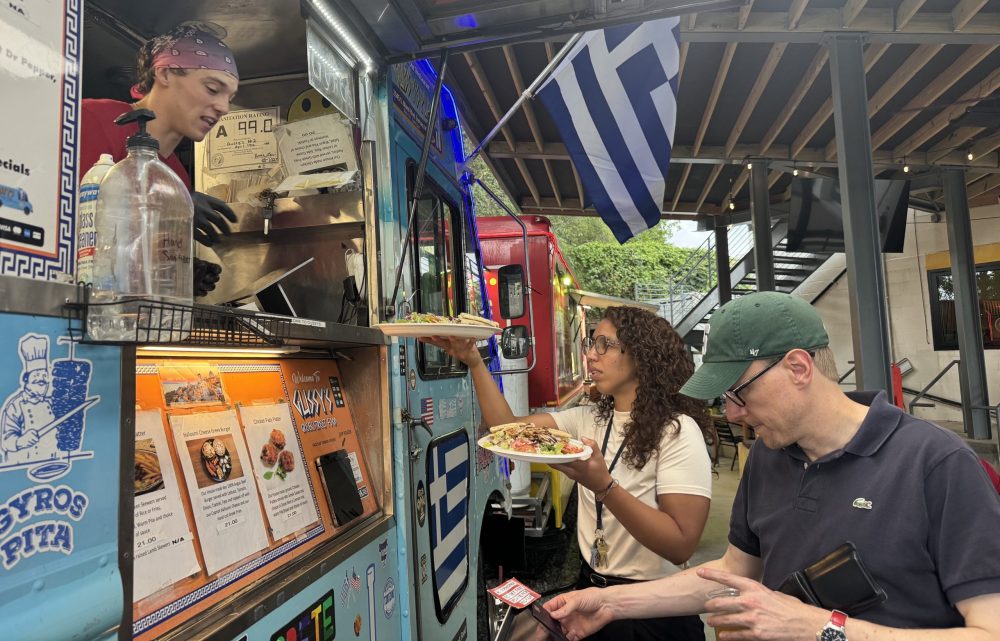 A Durham moment: Dodging the storm at the new food truck park, the Can Opener