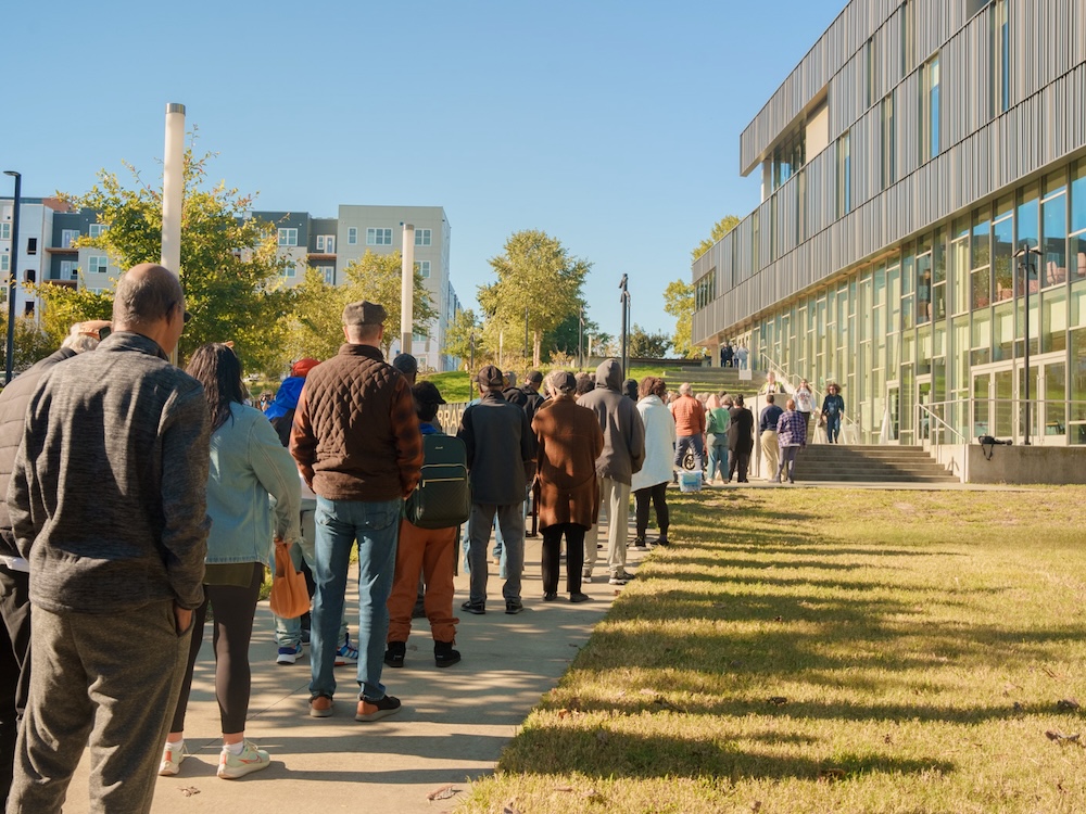 lining up for early voting