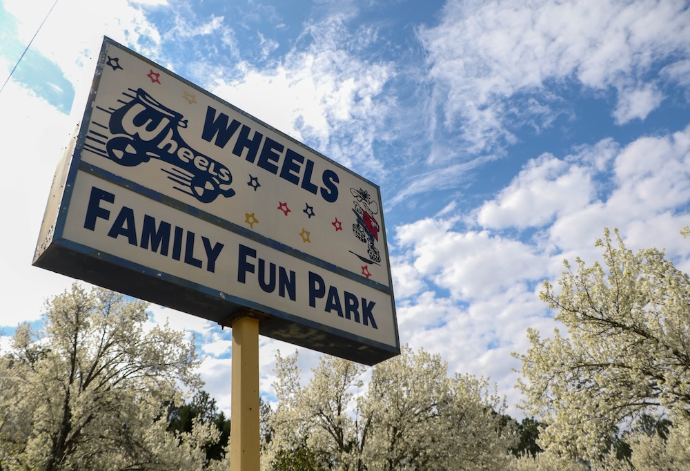 Wheels sign